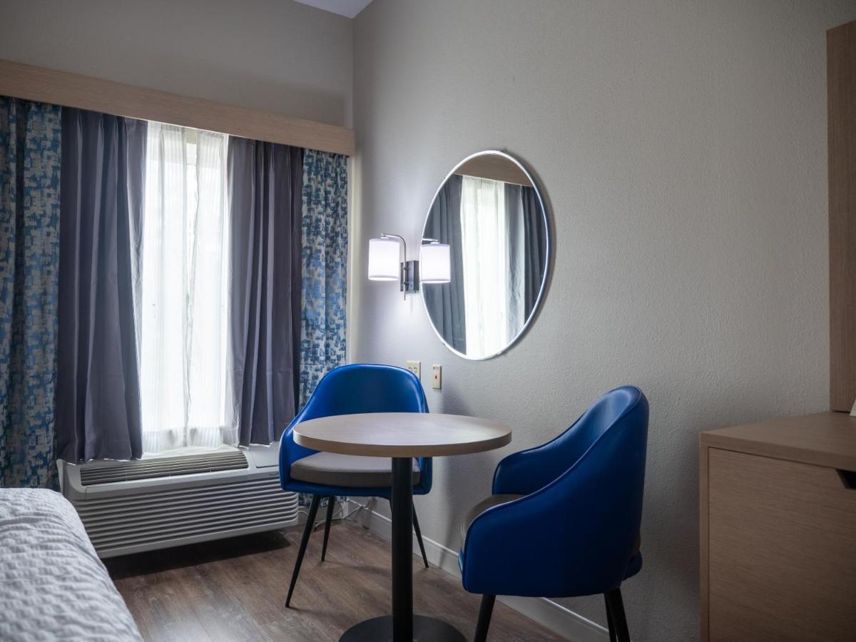 Days Inn & Suites By Wyndham Savannah North I-95 Порт-Вентворт Екстер'єр фото