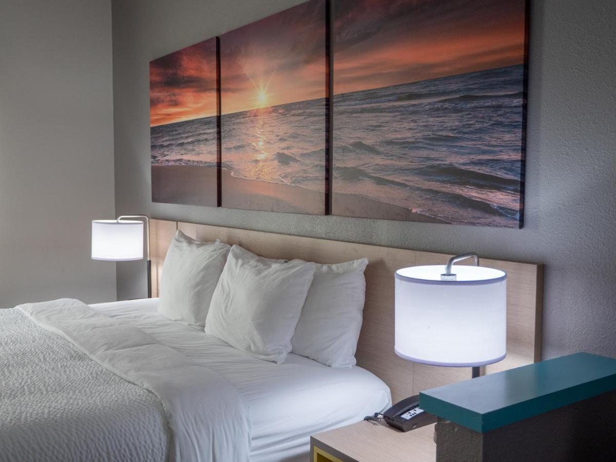 Days Inn & Suites By Wyndham Savannah North I-95 Порт-Вентворт Екстер'єр фото