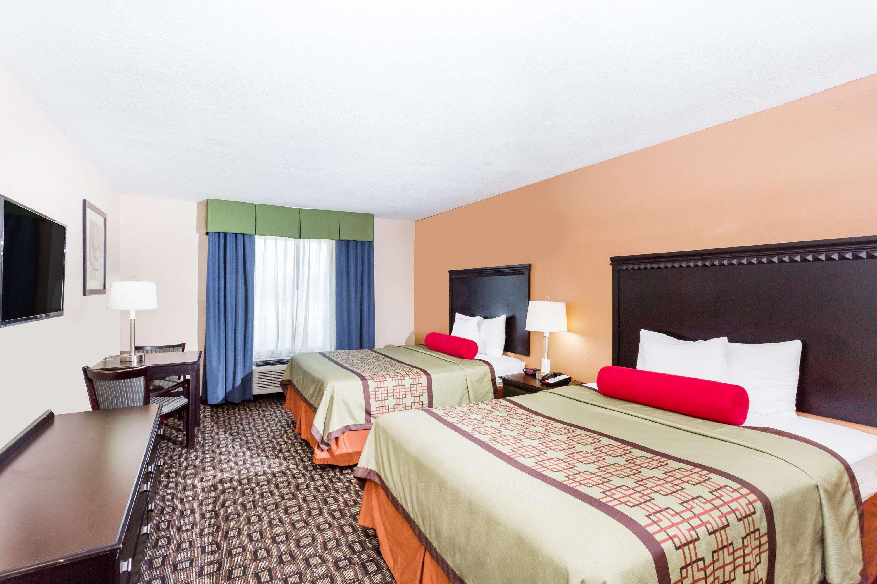 Days Inn & Suites By Wyndham Savannah North I-95 Порт-Вентворт Екстер'єр фото