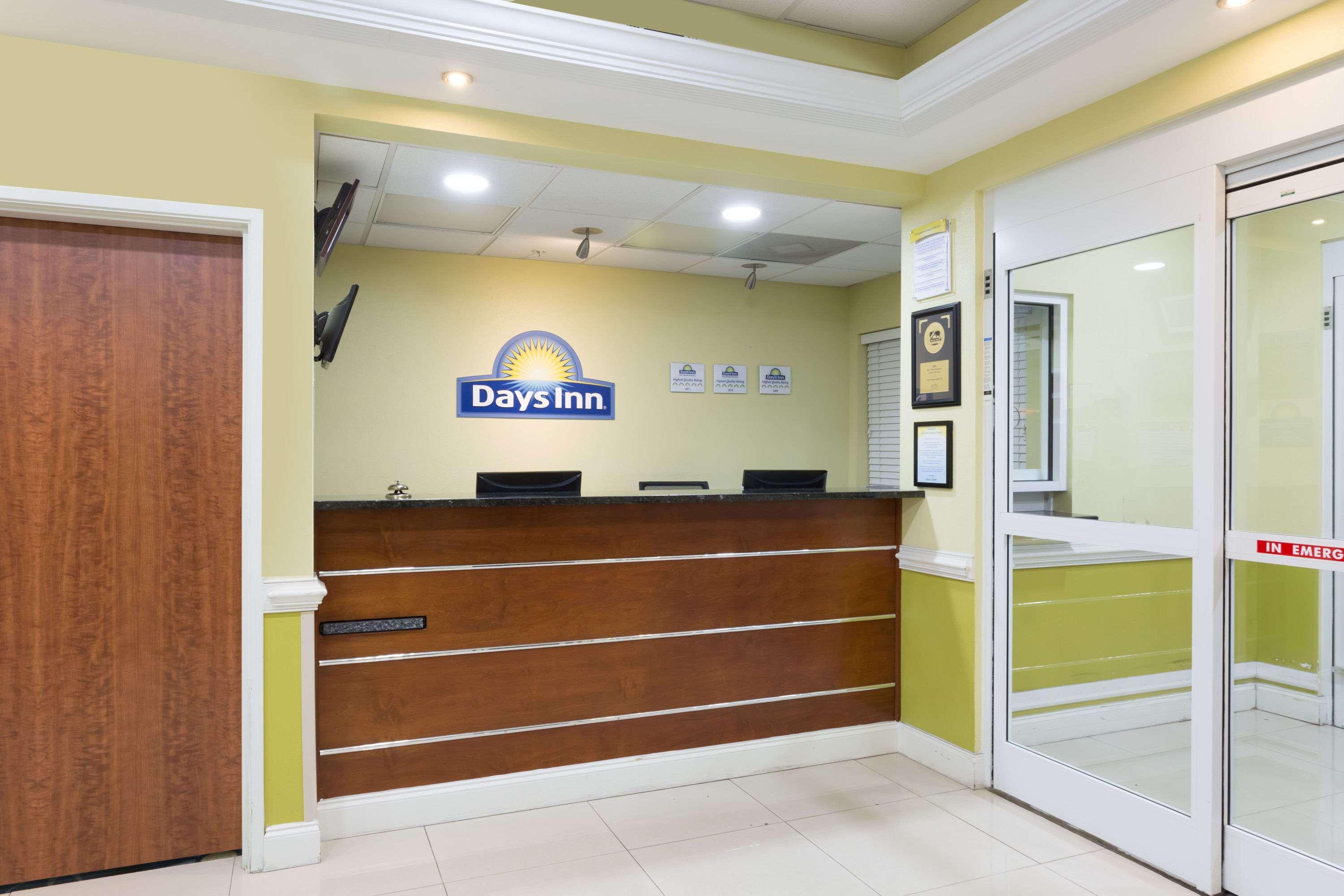 Days Inn & Suites By Wyndham Savannah North I-95 Порт-Вентворт Екстер'єр фото