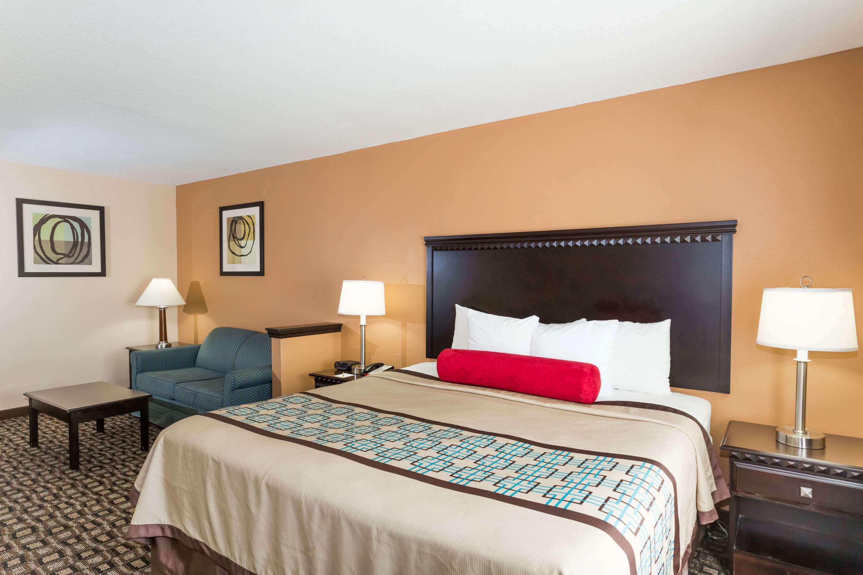Days Inn & Suites By Wyndham Savannah North I-95 Порт-Вентворт Екстер'єр фото