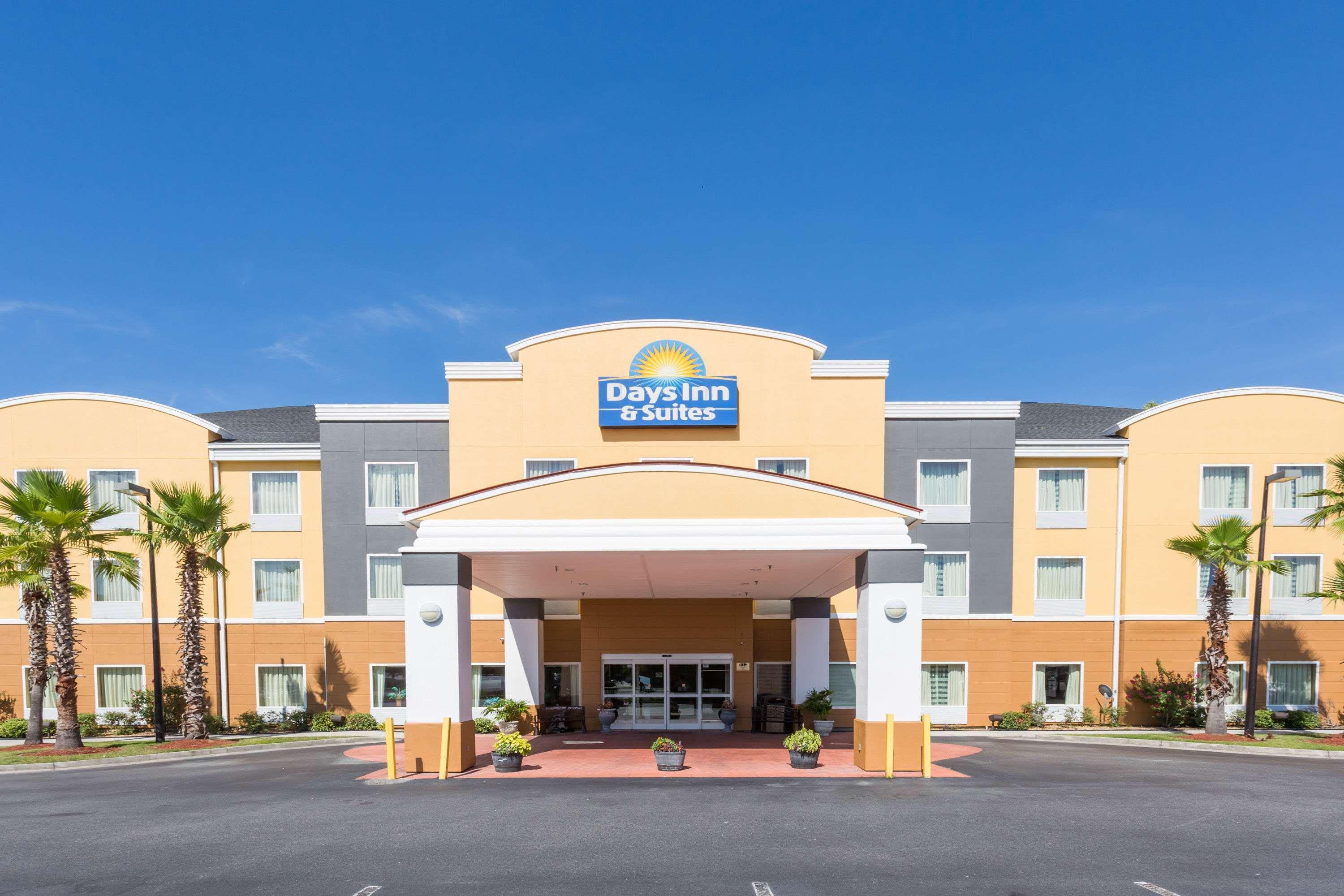Days Inn & Suites By Wyndham Savannah North I-95 Порт-Вентворт Екстер'єр фото