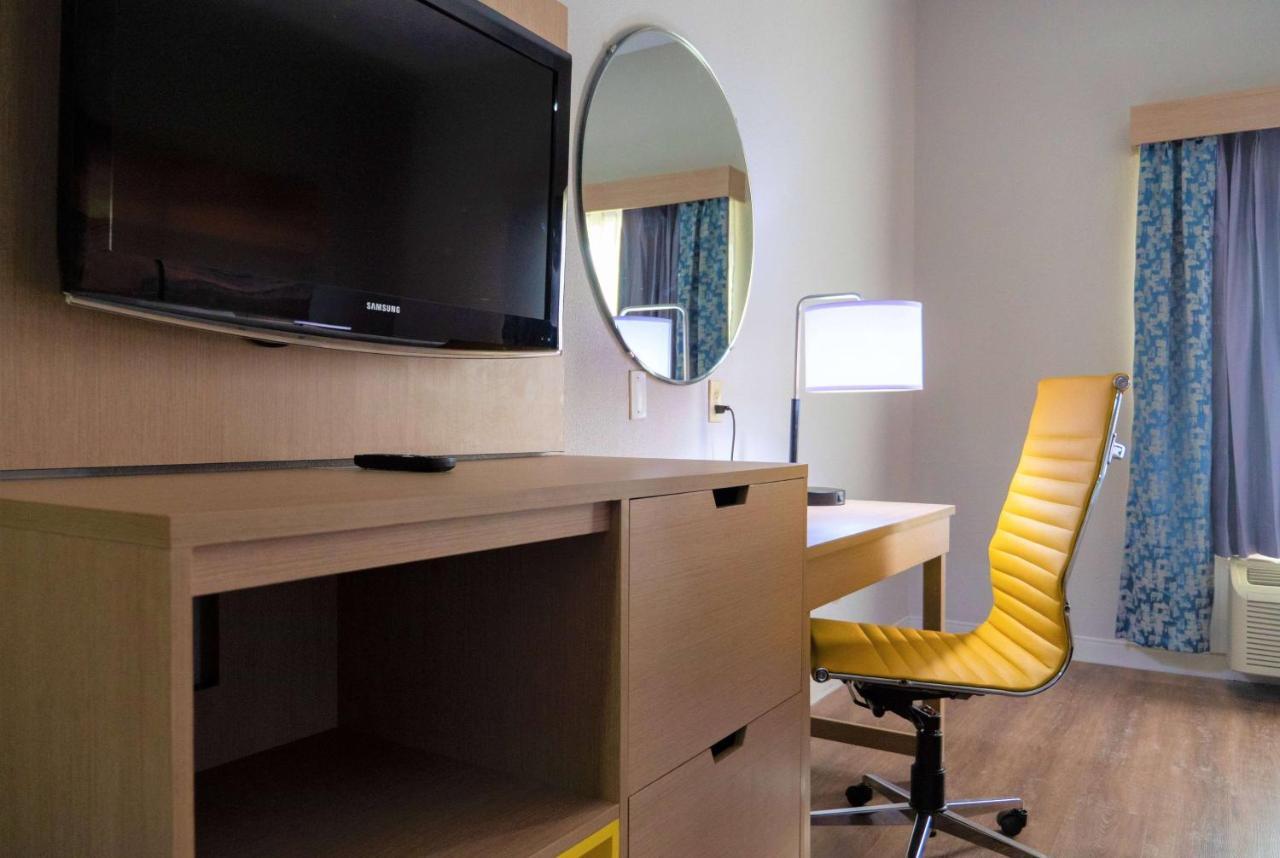 Days Inn & Suites By Wyndham Savannah North I-95 Порт-Вентворт Екстер'єр фото