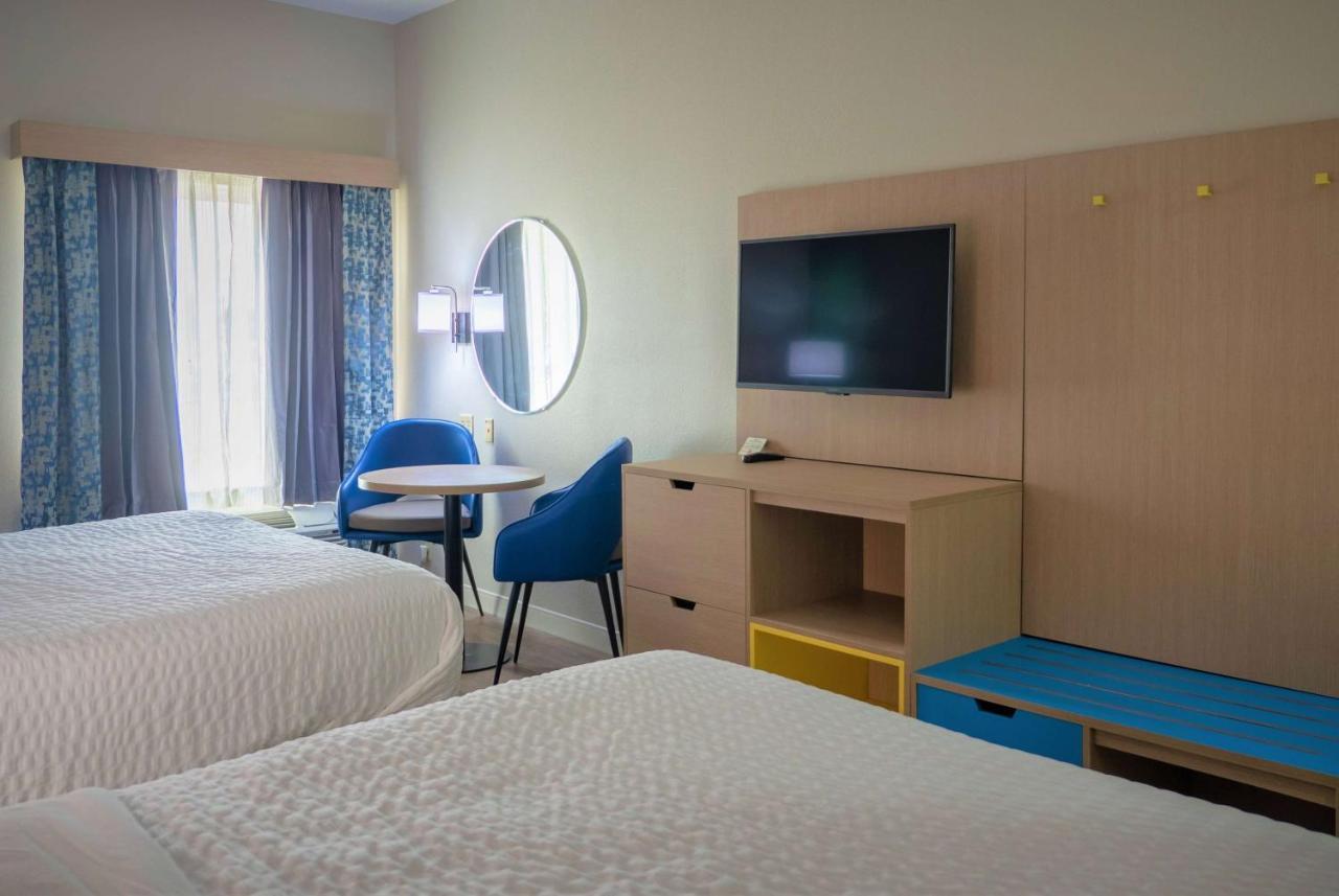 Days Inn & Suites By Wyndham Savannah North I-95 Порт-Вентворт Екстер'єр фото