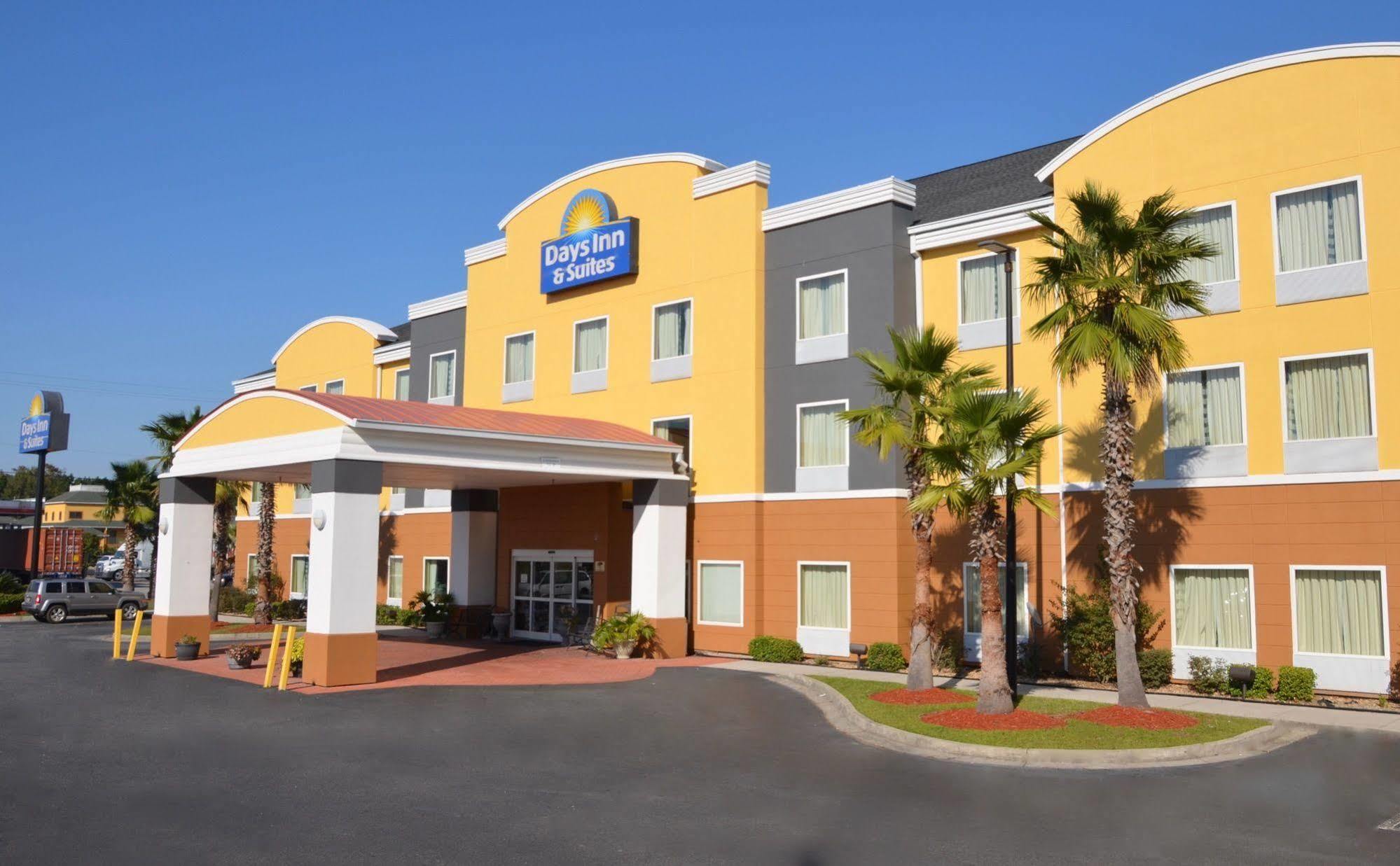 Days Inn & Suites By Wyndham Savannah North I-95 Порт-Вентворт Екстер'єр фото
